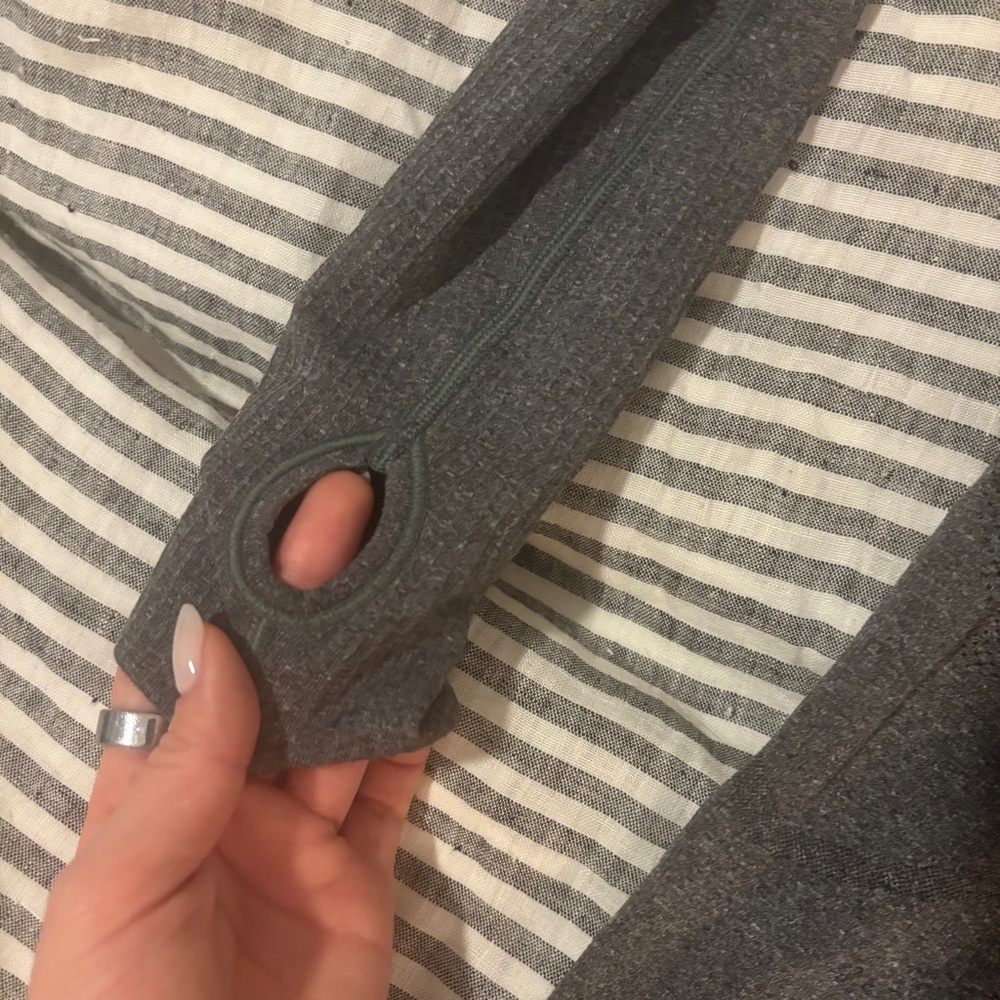 Lululemon long sleeve gray shirt, top for cold weather outdoors, running - Picture 4 of 13